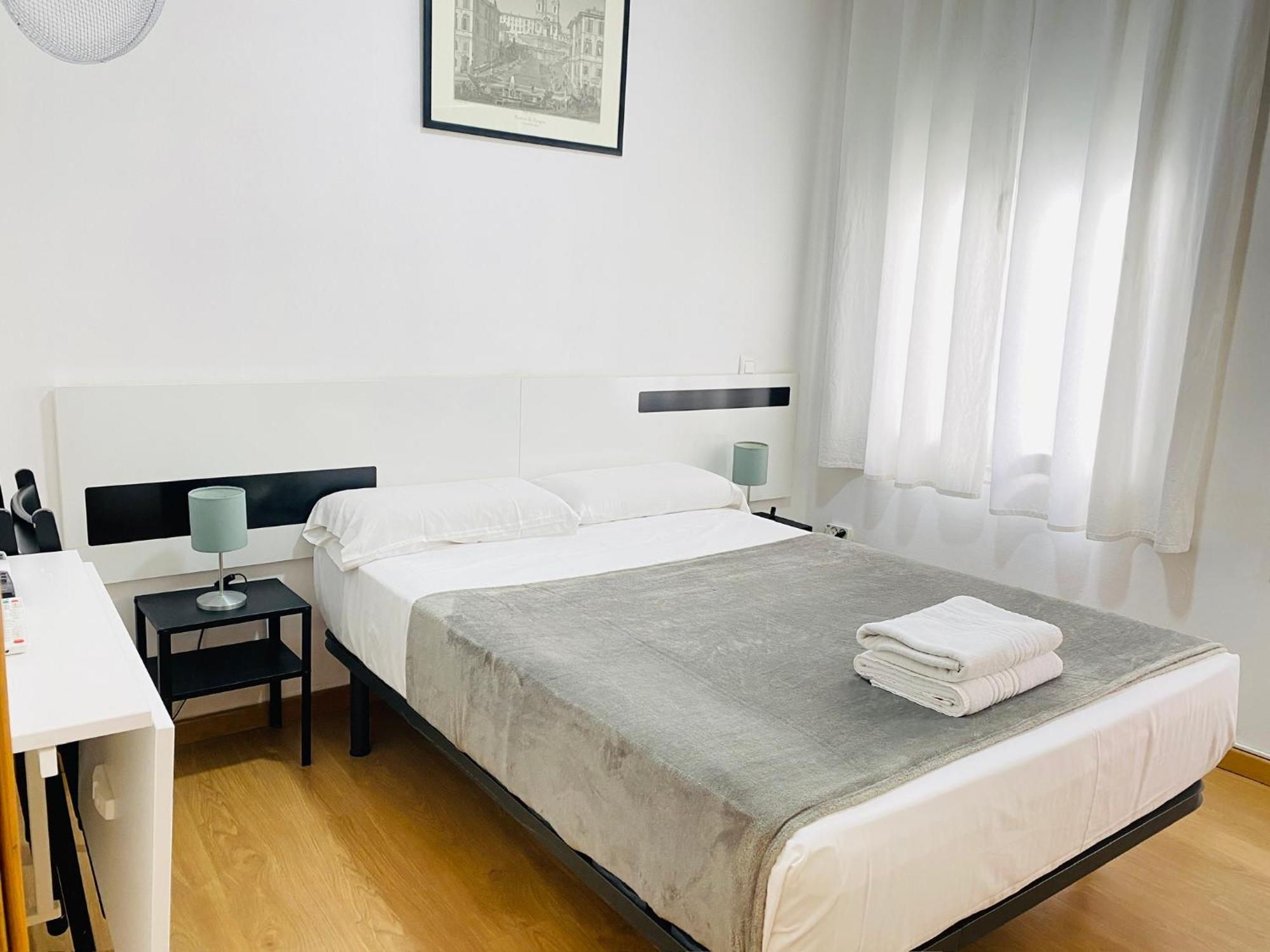 Hotel Ch Rayuela à Madrid Extérieur photo